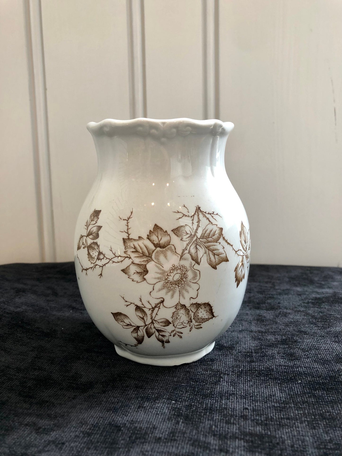 Johnson Brothers Semi Porcelain Vintage Dresser Wear Cache Pot - Minneapolis pattern