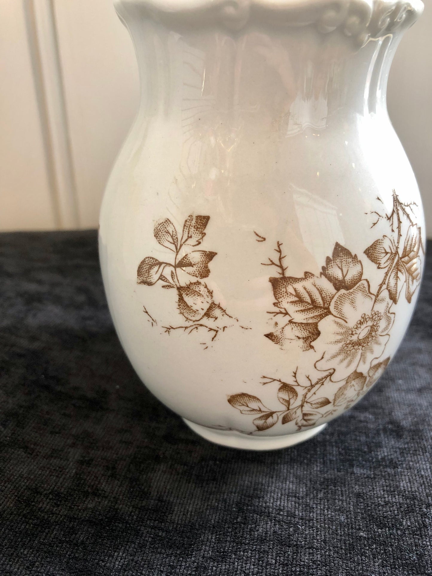 Johnson Brothers Semi Porcelain Vintage Dresser Wear Cache Pot - Minneapolis pattern