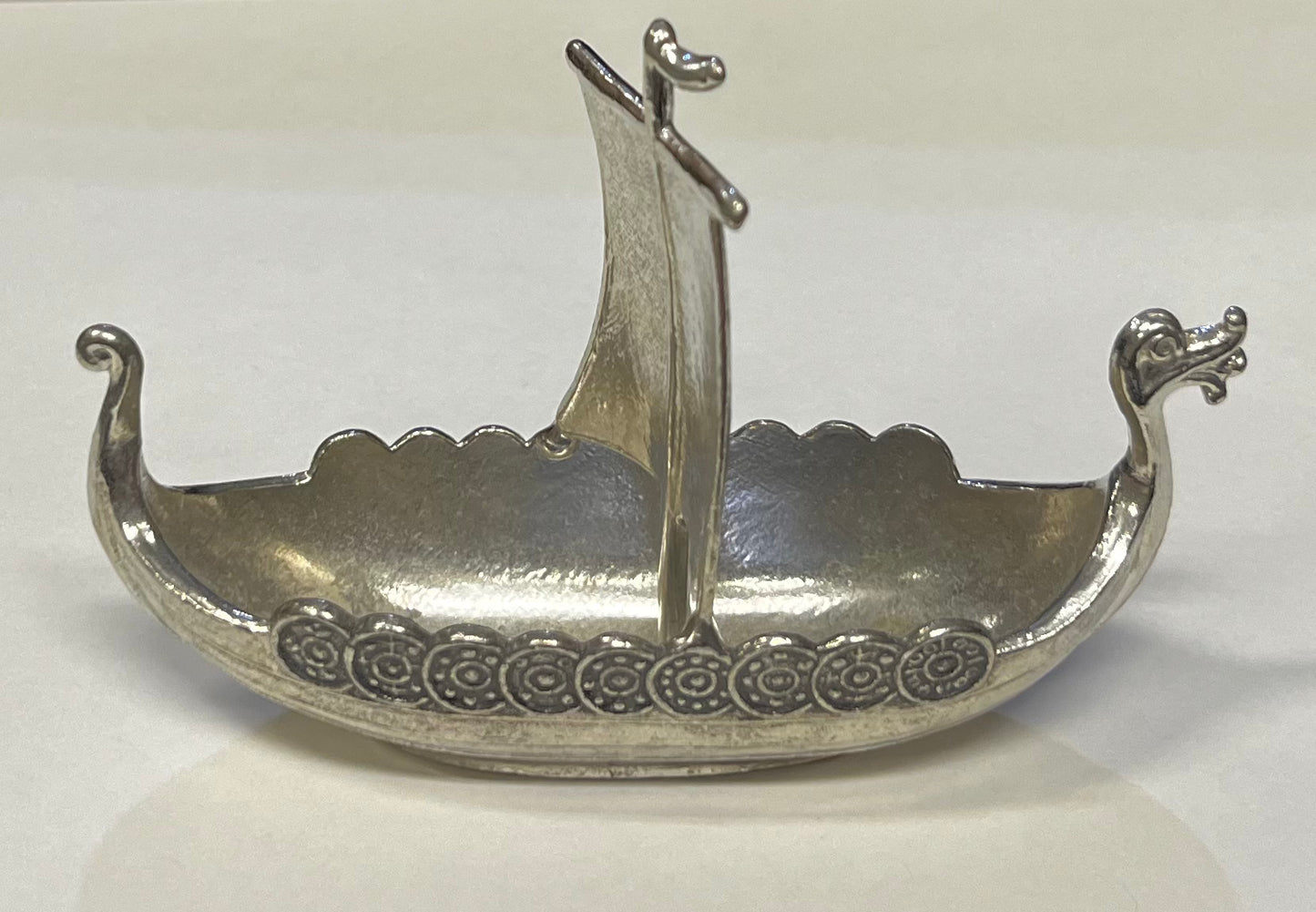 1960s-1970s Miniture Viking Ship Souvenir - Norge Handstopt TPB Tinn