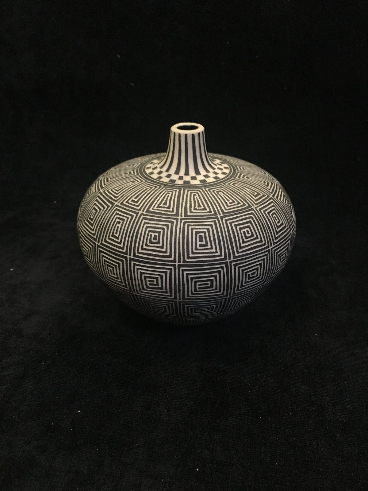 Leslie Thompson Sgraffito Black and White Pot Vase - Vintage