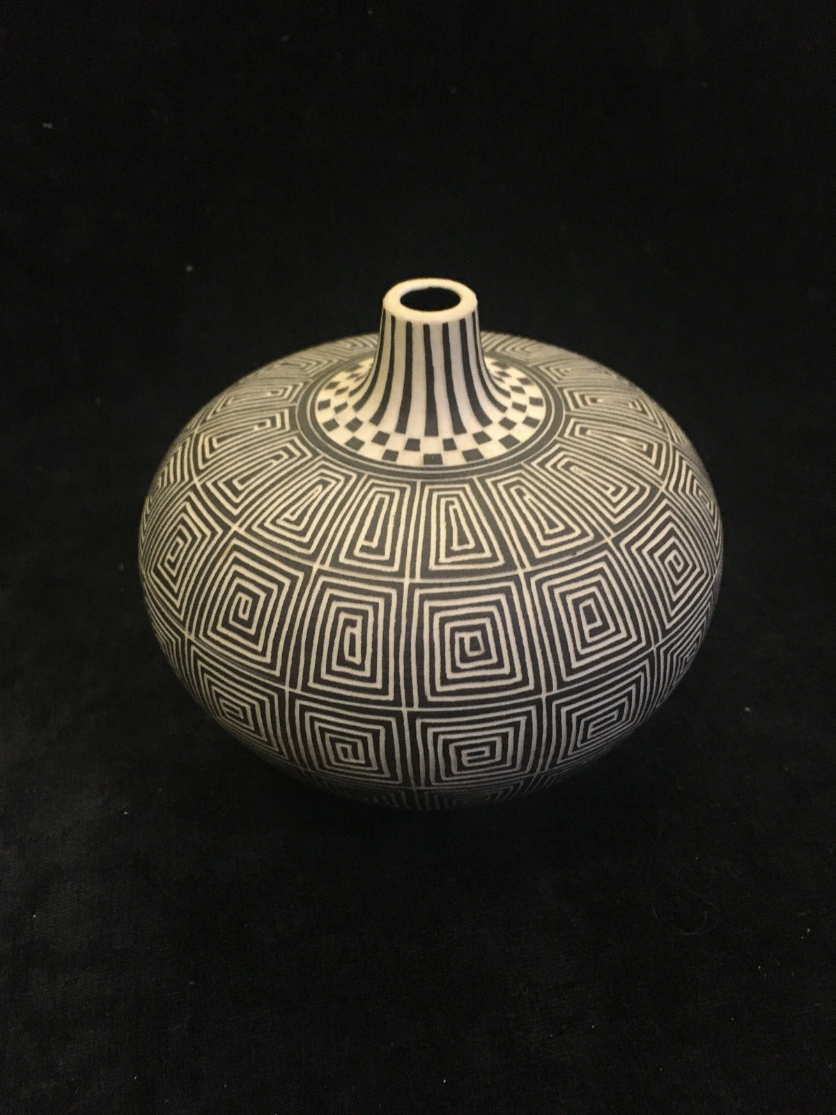 Leslie Thompson Sgraffito Black and White Pot Vase - Vintage