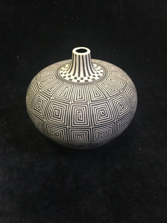Leslie Thompson Sgraffito Black and White Pot Vase - Vintage