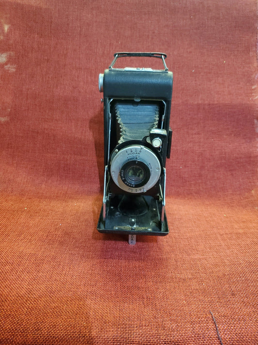 Kodak Vigilant Junior Six-16, Produced 1935 - 1937,  W. D. Teague Design