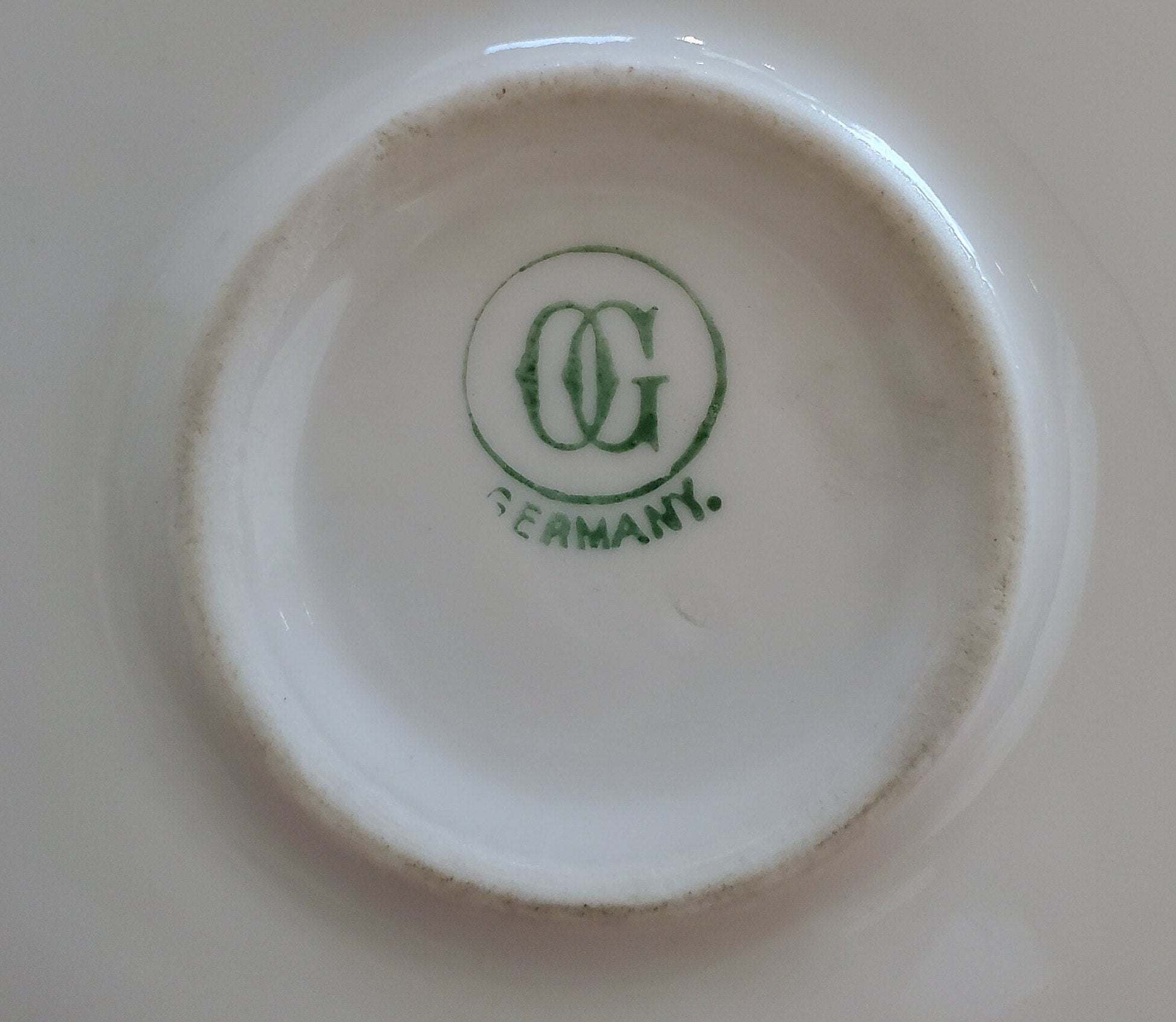Googlie eyed Children on  Baby Dish, Marked OG Germany. Early 1900s