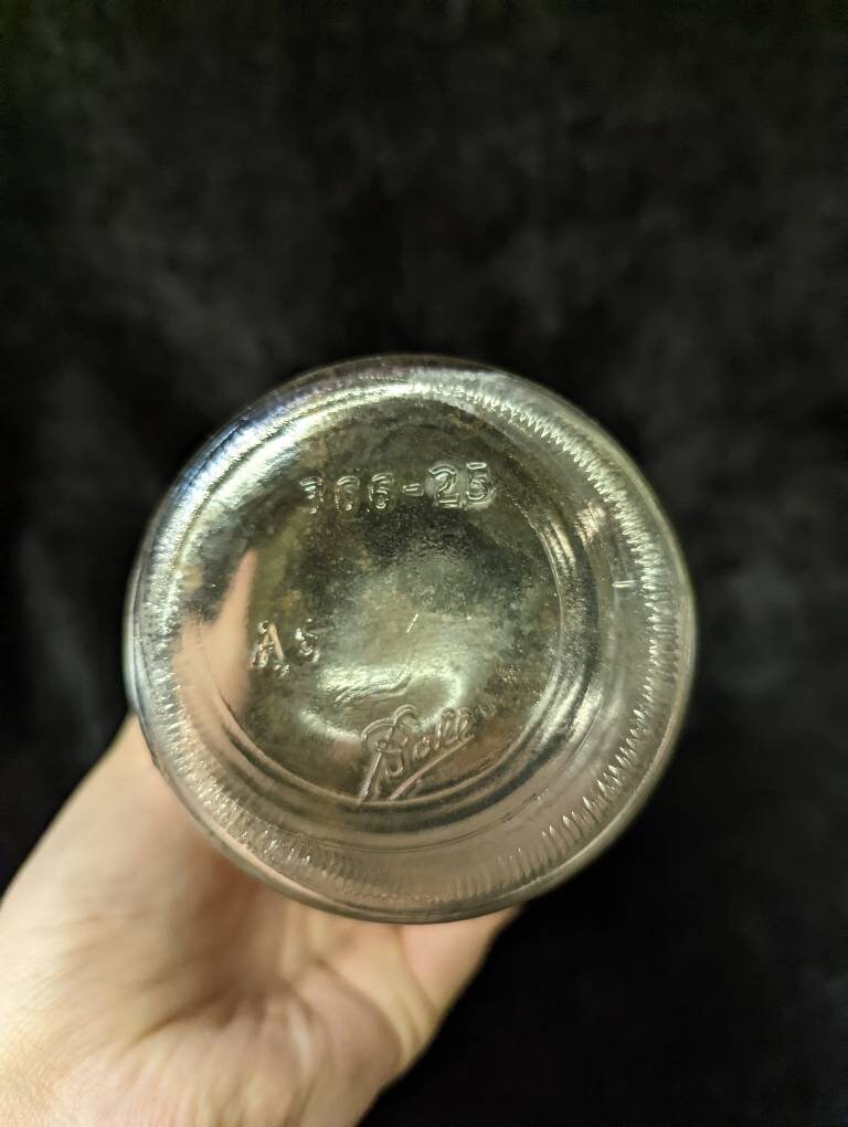 Paw Paw, Michigan Wine Co. 4/5 Quart Screw Top Vintage Bottle