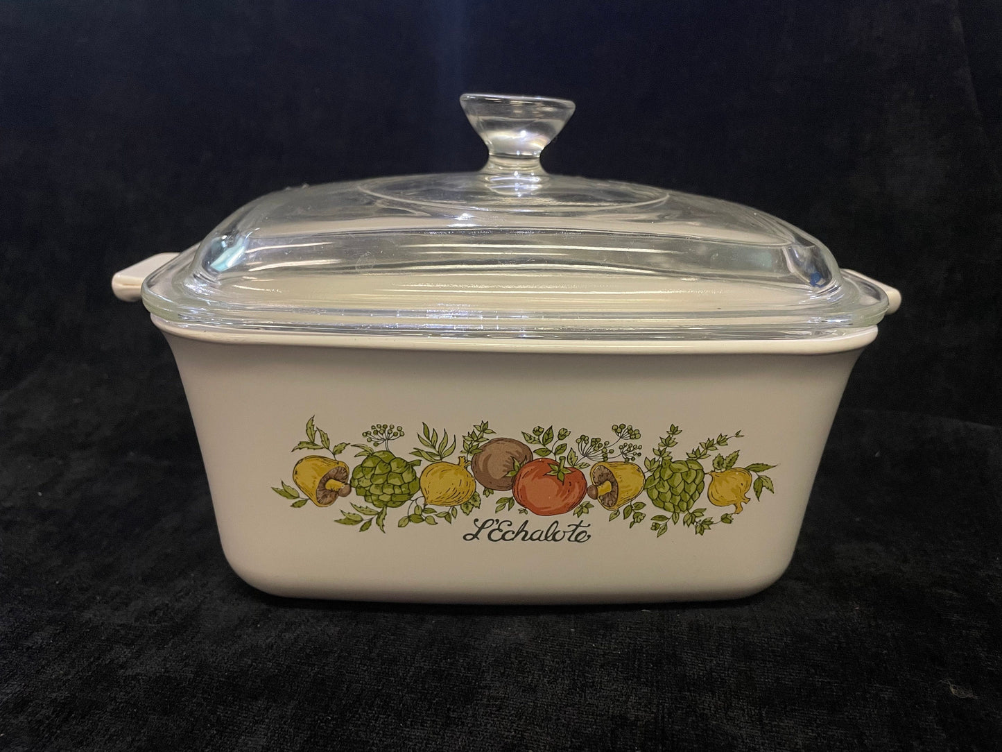 Spice of Life - L'Echalote - 1.5 Liter - Corning Ware Dish with Lid - Wonderful size For Dinner For Two