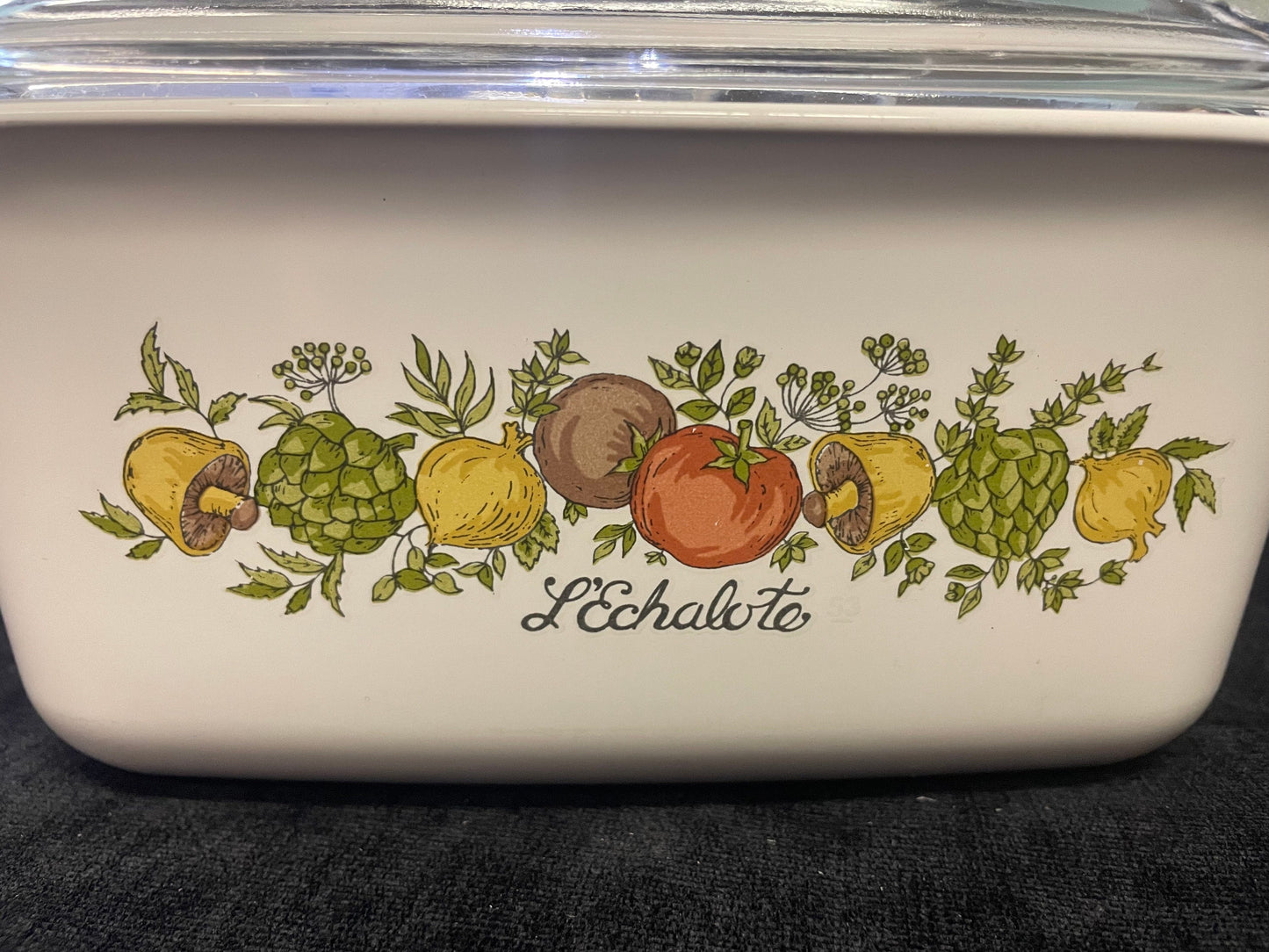 Spice of Life - L'Echalote - 1.5 Liter - Corning Ware Dish with Lid - Wonderful size For Dinner For Two